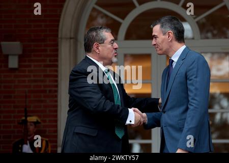 Madrid, Espagne. 22 février 2024. Madrid Espagne ; 02.22.2024.- Président le gouvernement espagnol Pedro Sánchez reçoit le président du Guatemala, Bernardo Arévalo, au complexe de la Moncloa, dans le cadre de son premier voyage officiel, qui coïncide avec le 160e anniversaire de l’établissement de relations diplomatiques entre les deux pays. Crédit : Juan Carlos Rojas/dpa/Alamy Live News Banque D'Images