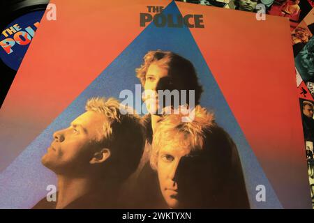 Viersen, Allemagne - 9 janvier. 2024 : gros plan sur la pochette de l'album vinyle Zenyatta Mondatta du groupe britannique The police datant de 1980 Banque D'Images