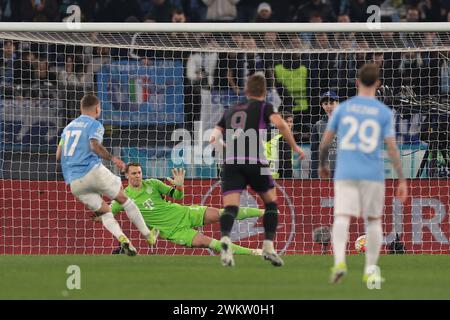 Rome, Italie. 14 février 2024. Ciro immobile du SS Lazio marque un penalty pour donner à l'équipe une avance de 1-0 lors du match de l'UEFA Champions League à Olimpico, Rome. Le crédit photo devrait se lire : Jonathan Moscrop/Sportimage crédit : Sportimage Ltd/Alamy Live News Banque D'Images