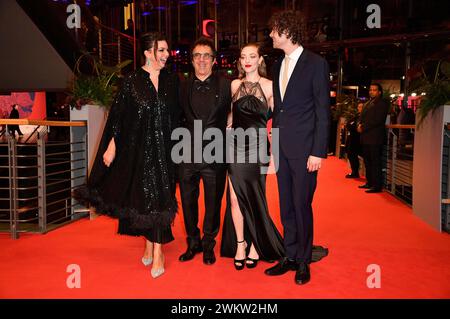Ambur Braid, Atom Egoyan, Amanda Seyfried und Douglas Smith BEI der Premiere des Kinofilms 'Seven Veils' auf der Berlinale 2024 / 74. Internationale Filmfestspiele Berlin im Berlinale Palast. Berlin, 22.02.2024 Banque D'Images