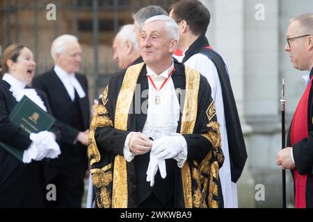 Londres, Royaume-Uni. 16 janvier 2024. Lindsay Hoyle - le président de la Chambre des communes quitte un service d'action de grâce pour Betty Boothroyd à l'église St Margaret, à l'abbaye de Westminster. L'orateur est sous pression pour qu'il démissionne après être allé à l'encontre de la convention et avoir choisi un amendement travailliste en plus de l'amendement du gouvernement à une motion du SNP appelant à un «cessez-le-feu immédiat» à Gaza où normalement aucun parti d'opposition ne peut déposer un amendement pour un autre parti d'opposition (en dehors du gouvernement). Crédit : Justin Ng/Alamy Live News. Banque D'Images