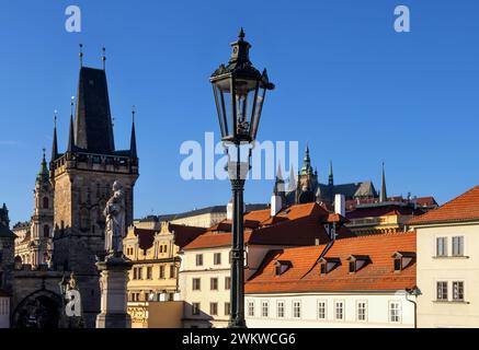 Lanterne sur le pont Charles à Prague Banque D'Images