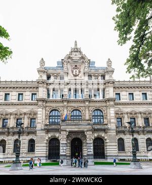 BILBAO, ESPAGNE - 14 JUIN 2023 : façade du palais de la délégation Foral de Biscaye, un manoir éclectique dans la région d'Ensanche à Bilbao, Espagne. Banque D'Images