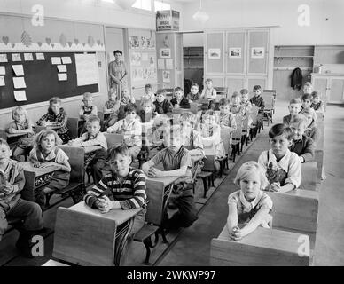 Écoliers en classe à la communauté des ouvriers agricoles de la FSA (Farm Security Administration), Eleven Mile Corner, Arizona, États-Unis, Russell Lee, U.S. Farm Security Administration, février 1942 Banque D'Images