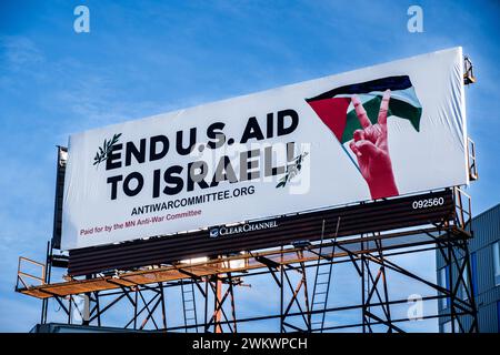 Panneau d'affichage à Minneapolis, Minnesota, États-Unis, appelant à la fin de l'aide américaine à Israël. Banque D'Images