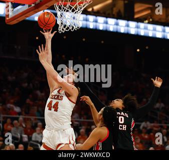 21 février 2024 : L'attaquant du Texas Taylor Jones (44 ans) va au panier lors d'un match de basket-ball féminin Big 12 entre les Texas Longhorns et les Texas Tech Red Raiders le 21 février 2024. Texas Won, 77-72. (Crédit image : © Scott Coleman/ZUMA Press Wire) USAGE ÉDITORIAL SEULEMENT! Non destiné à UN USAGE commercial ! Banque D'Images