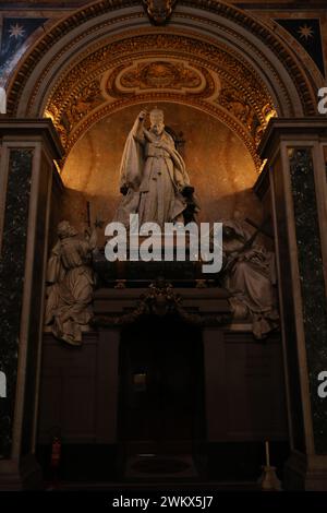 ROME, ITALIE - 2 FÉVRIER 2024 : tombeau du pape Léon XIII dans la basilique de nouveaux John Lateran Banque D'Images