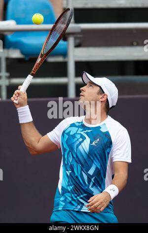 Rio de Janeiro, Brésil. 22 février 2024. Dusan Lajovic, de Serbie, réagit lors du match de la 16e ronde contre Laslo Djere, de Serbie, à l’Open de Rio ATP500 2024 au Jockey Club Brasileiro à Rio de Janeiro, Brésil, le 22 février 2024. Crédit : Wang Tiancong/Xinhua/Alamy Live News Banque D'Images