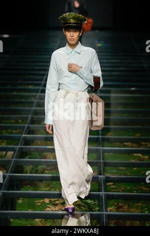 Milan, Italien. 22 février 2024. PRADA automne/hiver 2024 Runway pendant la Fashion week de Milan le 2024 février - Milan, Italie 22/02/2024 crédit : dpa/Alamy Live News Banque D'Images