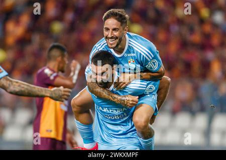 LIMA, PÉROU - 15 FÉVRIER : Martín Cauteruccio du Sporting cristal (l) célèbre son but avec son coéquipier Alejandro Hohberg (R) lors de la Liga 1 Profes Banque D'Images