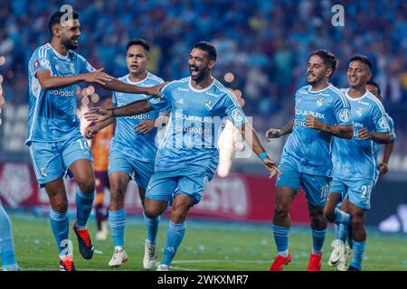 LIMA, PÉROU - 15 FÉVRIER : Martín Cauteruccio du Sporting cristal (C) célèbre son but avec ses coéquipiers lors du match de Liga 1 Profesional Peru Banque D'Images