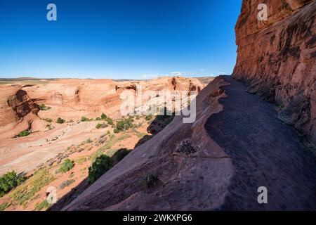 Dans le parc national d'Aches, en route vers Delicate Arch, Moab, Utah, États-Unis Banque D'Images