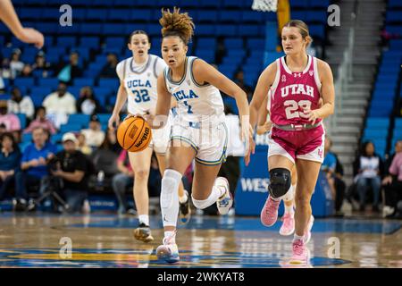 Kiki Rice (1), la garde des Bruins de l’UCLA, amène la balle sur le terrain lors d’un match de basket féminin de la NCAA contre les Utes de l’Utah, jeudi 22 février 2024 à Banque D'Images