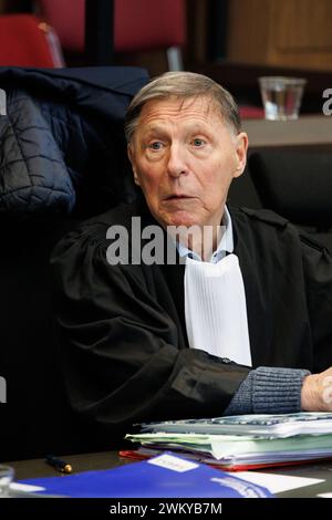 Bruges, Belgique. 23 février 2024. L’avocat Jef Vermassen photographié lors de l’ouverture d’un procès d’assises de R. Oudaha devant la Cour d’assises de Flandre occidentale, à Bruges, vendredi 23 février 2024. Oudaha, 43 ans, est accusé du meurtre de sa compagne Jill Himpe (36 ans) à Aalbeke le 5 novembre 2019, la gorge de la victime a été tranchée. BELGA PHOTO KURT DESPLENTER crédit : Belga News Agency/Alamy Live News Banque D'Images