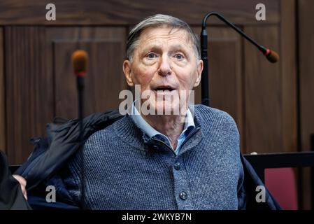 Bruges, Belgique. 23 février 2024. L’avocat Jef Vermassen photographié lors de l’ouverture d’un procès d’assises de R. Oudaha devant la Cour d’assises de Flandre occidentale, à Bruges, vendredi 23 février 2024. Oudaha, 43 ans, est accusé du meurtre de sa compagne Jill Himpe (36 ans) à Aalbeke le 5 novembre 2019, la gorge de la victime a été tranchée. BELGA PHOTO KURT DESPLENTER crédit : Belga News Agency/Alamy Live News Banque D'Images