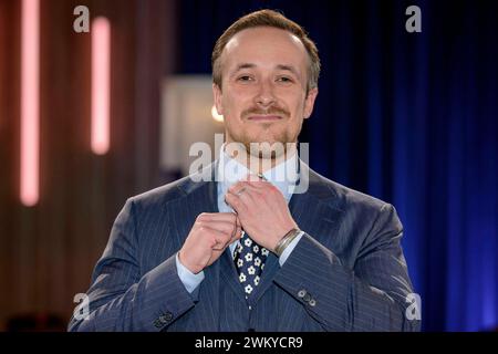 Joe Laschet BEI der Aufzeichnung der WDR-Talkshow Kölner Treff im WDR Studio BS 3. Köln, 22.02.2024 *** Joe Laschet à l'enregistrement du talk-show WDR Kölner Treff dans WDR Studio BS 3 Cologne, 22 02 2024 Foto:xW.xRanderathx/xFuturexImagex koelner treff2202 4232 Banque D'Images