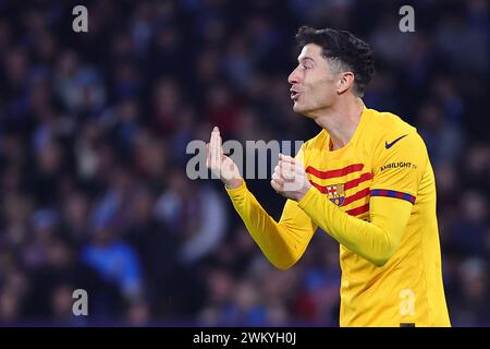 Robert Lewandowski du FC Barcelone fait des gestes lors du match de football de la Ligue des Champions entre la SSC Napoli et le FC Barcelone au stade Diego Armando Maradona à Naples (Italie), le 21 février 2024. Banque D'Images