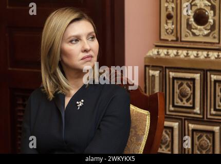 Non exclusif : KIEV, UKRAINE - 21 FÉVRIER 2024 - L'épouse du président ukrainien Olena Zelenska assiste à la présentation de Mykhajlo Hrushevsky&#x Banque D'Images