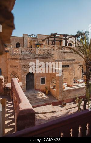 Surplombant une ancienne ville africaine sur un toit. Banque D'Images