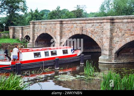Bateau étroit sur River Soar, Barrow on Soar, Leicestershire, Angleterre, Royaume-Uni septembre 1978 Banque D'Images