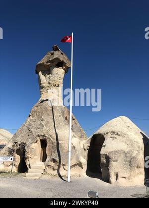 Prise de vue aérienne par drone des cheminées de fées au-dessus du paysage de Goreme, Cappadoce. Photo de haute qualité Banque D'Images