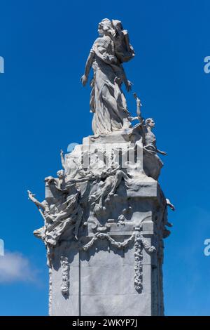 Beau monument blanc aux espagnols à Palerme, Buenos Aires, Argentine Banque D'Images