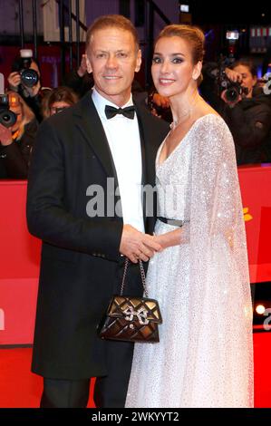 Rocco Siffredi mit Ehefrau Rosa Caracciolo BEI der Premiere des Kinofilms Seven Veils auf der Berlinale 2024 / 74. Internationale Filmfestspiele Berlin im Berlinale Palast. Berlin, 22.02.2024 *** Rocco Siffredi avec sa femme Rosa Caracciolo à la première du long métrage sept voiles au Festival international du film de Berlin de la Berlinale 2024 74 à la Berlinale Palast Berlin, 22 02 2024 Foto:XA.xBuggex/xFuturexImagex voiles prem 4282 Banque D'Images