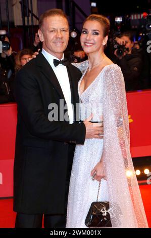 Rocco Siffredi mit Ehefrau Rosa Caracciolo BEI der Premiere des Kinofilms Seven Veils auf der Berlinale 2024 / 74. Internationale Filmfestspiele Berlin im Berlinale Palast. Berlin, 22.02.2024 *** Rocco Siffredi avec sa femme Rosa Caracciolo à la première du long métrage sept voiles au Festival international du film de Berlin de la Berlinale 2024 74 à la Berlinale Palast Berlin, 22 02 2024 Foto:XA.xBuggex/xFuturexImagex voiles prem 4285 Banque D'Images