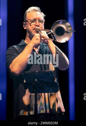 22 février 2024, Motorpoint Arena, Nottingham, Royaume-Uni. Événement : Rick Astley soutenu par Belinda Carlisle. Légende : trombone Player image : Mark Dunn / Alamy Live News (divertissement) Banque D'Images