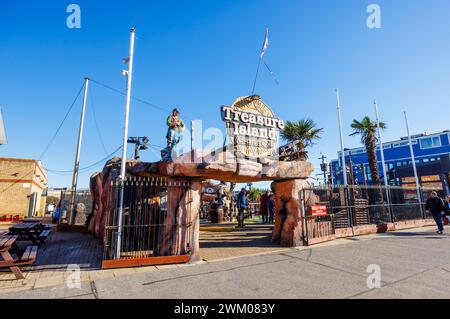 Treasure Island Adventure Golf, minigolf sur le thème des pirates à Southsea, Portsmouth, Hampshire, une station balnéaire sur le Solent sur la côte sud de l'Angleterre Banque D'Images