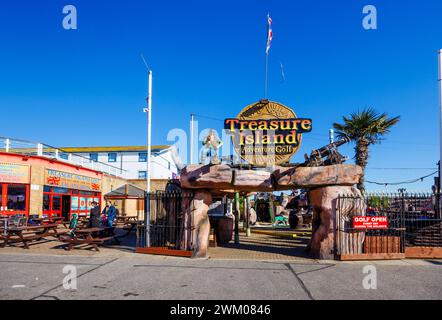 Treasure Island Adventure Golf, minigolf sur le thème des pirates à Southsea, Portsmouth, Hampshire, une station balnéaire sur le Solent sur la côte sud de l'Angleterre Banque D'Images