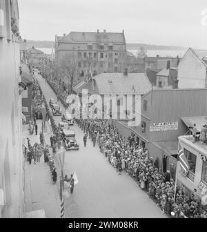 1949 : il ne peut pas être trueHamar célèbre et célèbre à la fois son 100e anniversaire et son 900e anniversaire. Il y a environ 900 ans, les rois Harald Hårdråde et Magnus le bon se sont rencontrés à Hamar pour diviser la terre et le Royaume, et à partir de ce moment Hamar a été considéré comme une ville. Photo ; Sverre A. Børretzen / Aktuell / NTB ***PHOTO NON TRAITÉE*** Banque D'Images