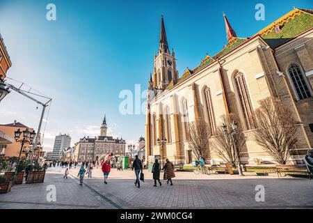 04 janvier 2024, Novi Sad, Serbie : rues historiques de Novi Sad, Serbie, où la majestueuse cathédrale se dresse, invitant les touristes à explorer son parcours Banque D'Images