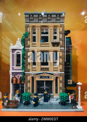 Un bâtiment Lego géant exposé Banque D'Images