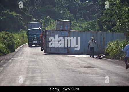 Accident de la route sur la route nationale 3 au Cameroun Banque D'Images