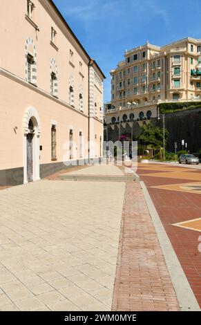 Corso Italia est l'élégant front de mer qui du centre de Gênes Foce atteint le quartier d'Albaro et le village balnéaire de Boccadasse Banque D'Images