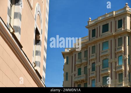 Corso Italia est l'élégant front de mer qui du centre de Gênes Foce atteint le quartier d'Albaro et le village balnéaire de Boccadasse Banque D'Images