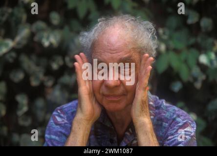 3823708 Merce Cunningham ; (add.info.: Venise, 1995. La chorégraphe américaine Merce Cunningham, à Venise pour recevoir le Golden Lion Award for Lifetime Achievement de Dance Venice Biennale / Venise, 1995. Il coreografo Merce Cunningham, a Venice per ricevere il Leone d'oro alla carriera dalla Biennale Danza) ; © Marcello Mencarini. Tous droits réservés 2024. Banque D'Images