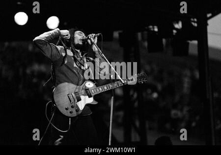 3824679 Bob Marley à Milan le 27 juin 1980 ; (add.info.: Milan, 27 juin 1980. Musicien de reggae jamaïcain Bob Marley en concert au San Siro Stadium / Milano, 27 giugno 1980. Il musicista reggae Bob Marley in concerto allo Stadio di San Siro) ; © Marcello Mencarini. Tous droits réservés 2024. Banque D'Images