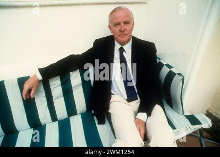 3826038 John le carré ; (add.info.: Capri, 1987. L'écrivain britannique John le carré (pseudonyme de David John Moore Cornwell) / Capri, 1987. LO scrittore John la carré (pseudonimo di David John Moore Cornwell) ; © Marcello Mencarini. Tous droits réservés 2024. Banque D'Images