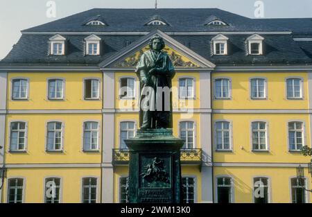 3827734 Beethoven - Bonn ; (add.info.: BONN, Monument à Ludwig van Beethoven sur Munster Platz / BONN, monumento a Ludwig van Beethoven sur Munster Platz) ; © Marcello Mencarini. Tous droits réservés 2024. Banque D'Images