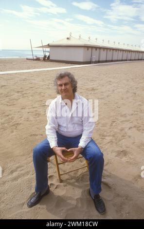 3832979 Fernando Solanas ; (Lido de Venise add.info.:, Festival du film de Venise 1985. Le réalisateur argentin Fernando Solanas, lauréat du Grand Prix du jury pour le film 'Tangos, l'exil de Gardel' / Lido di Venezia, mostra del Cinema di venezia 1985. Il regista argentino Fernando Solanas, vincitore del Gran Premio della Giuria con il film 'Tangos : el exilio de Gardel') ; © Marcello Mencarini. Tous droits réservés 2024. Banque D'Images