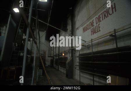 4065501 Postdam (Allemagne), 1989. La Marlene Dietrich Halle in FilmStudio Babelsberg, studios situés dans le quartier de Babelsberg qui sont le plus ancien studio de cinéma à grande échelle dans le monde ; (add.info.: Berlin (1989) Postdam (Germania). La Marlene Dietrich Halle a FilmStudio Babel, che sono stati i primi studi cinematografici al mondo. Si trovano ne quartiere Babelsberg) ; © Marcello Mencarini. Tous droits réservés 2024. Banque D'Images