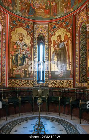 Curtea de Arges, Roumanie - 22 juillet 2020 : intérieur du monastère orthodoxe construit entre 1515-1517 par Neagoe Basarab et monument architectural célèbre Banque D'Images