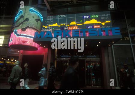 4067007 New York, 2000. NASDAQ Market site à Times Square ; (add.info.: New York (2000)) ; © Marcello Mencarini. Tous droits réservés 2024. Banque D'Images