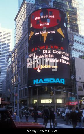 4067009 New York, 2000. NASDAQ Market site à Times Square ; (add.info.: New York (2000)) ; © Marcello Mencarini. Tous droits réservés 2024. Banque D'Images