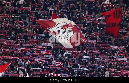 Leipzig, Allemagne. 13 février 2024. firo : 13/02/2024, football, football, UEFA CHAMPIONS LEAGUE, saison 2023/2024, UCL, CL, ronde 16, première étape, RB Leipzig, Red Bull Leipzig - Real Madrid 0:1 fans Leipzig crédit : dpa/Alamy Live News Banque D'Images