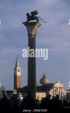 4067956 Venise, 1998. Prog Colonne de Marc sur Piazzetta San Marco ; (add.info.: Venise, 1998. Prog Colonne de Marc sur Piazzetta San Marco Venezia, 1998. La colonna di San Marco in piazzetta San Marco) ; © Marcello Mencarini. Tous droits réservés 2024. Banque D'Images