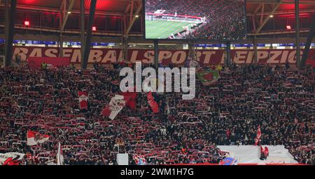 Leipzig, Allemagne. 13 février 2024. firo : 13/02/2024, football, football, UEFA CHAMPIONS LEAGUE, saison 2023/2024, UCL, CL, ronde 16, première étape, RB Leipzig, Red Bull Leipzig - Real Madrid 0:1 fans Leipzig crédit : dpa/Alamy Live News Banque D'Images