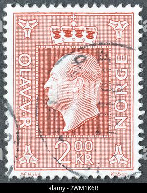 Timbre-poste imprimé par la Norvège, qui montre portrait du roi Olaf, vers 1970. Banque D'Images